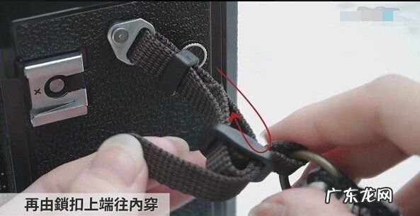 相机手腕带如何安装,佳能单反相机腕带安装方法