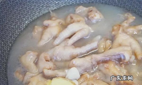 鸡爪一分为二技巧,鸡爪怎么做好吃 美味鸡爪的制作方法和技巧