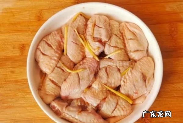红烧鸡翅的家常做法,家常红烧鸡翅根最简单做法