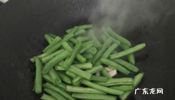 怎么做豆角出锅带油泡,炖豆角怎么能起泡泡