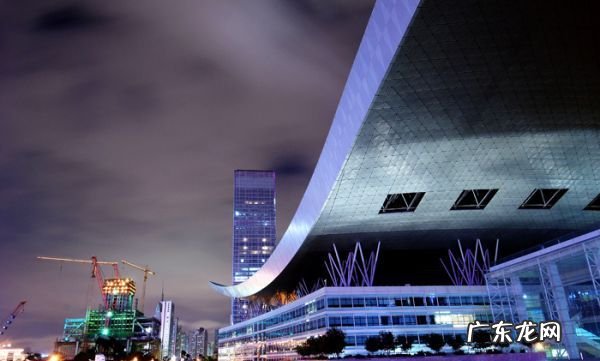 没有三脚架怎么拍夜景,晚上拍照必须要三脚架