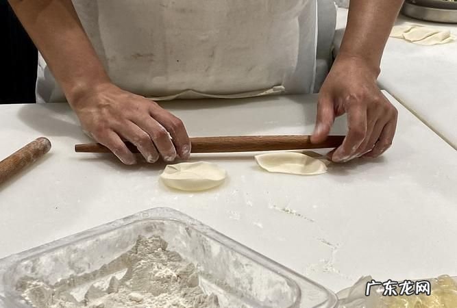 饺子皮怎么和面,饺子皮怎么和面又软又好吃