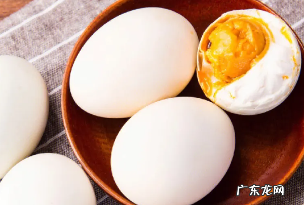 成品咸鸭蛋吃法,咸鸭蛋怎么吃
