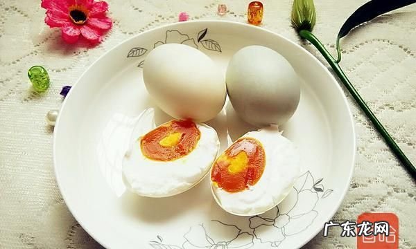 成品咸鸭蛋吃法,咸鸭蛋怎么吃