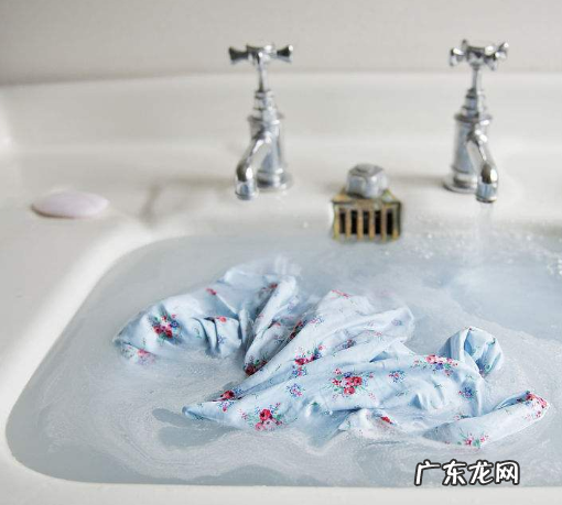 衣服泡臭了该如何清理,衣服泡臭了怎么去除臭味如何去除衣服的臭味