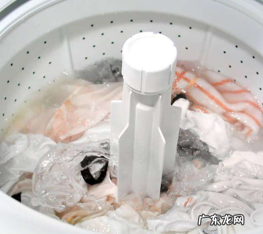 衣服泡臭了该如何清理,衣服泡臭了怎么去除臭味如何去除衣服的臭味
