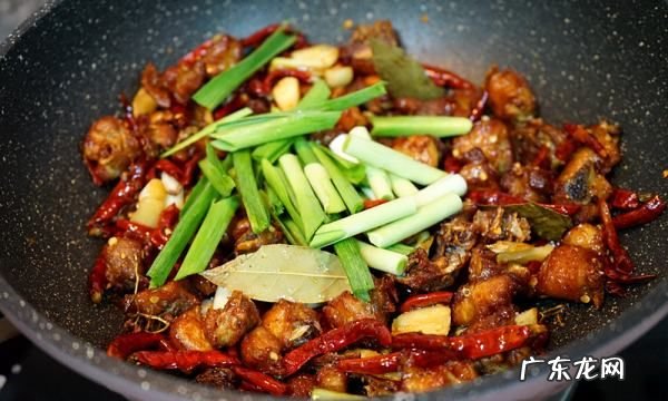 辣子鸡丁的家常做法,请介绍下辣子鸡丁的常见做法和做法