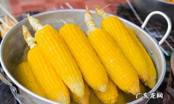玉米煮完放水里还是拿出来,玉米煮熟后捞出来好还是放在水里好