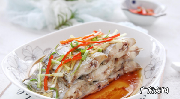 带鱼怎么清蒸没有腥味,怎样做出美味的家常版清蒸带鱼