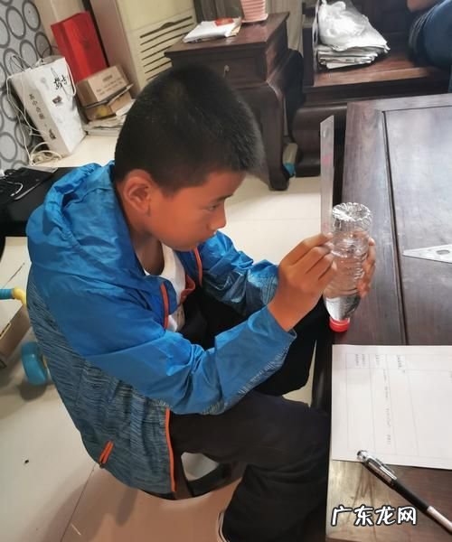 怎样证明瓶子里有空气,拧紧盖子的空瓶里有空气怎么证明漏气