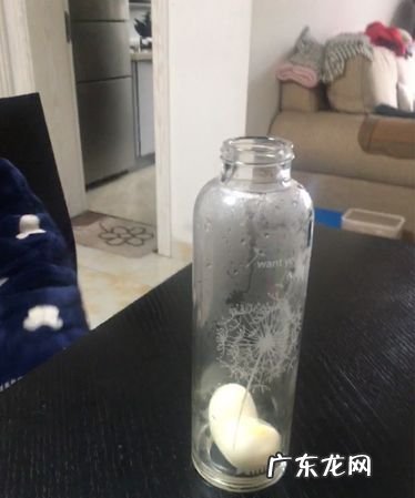 怎样证明瓶子里有空气,拧紧盖子的空瓶里有空气怎么证明漏气