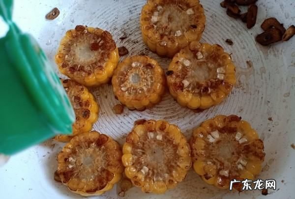 椒盐玉米怎么做才能酥脆,椒盐玉米粒该怎么制作还需要加入适量淀粉