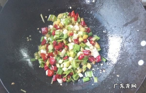 蚌怎么炒才好吃,河蚌和什么做好吃