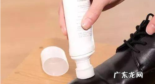漆皮皮鞋划痕怎么修复,真皮漆皮鞋刮蹭有划痕了怎么办