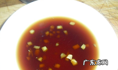 小龙虾冷水煮还是热水煮,小龙虾焯水用冷水还是热水