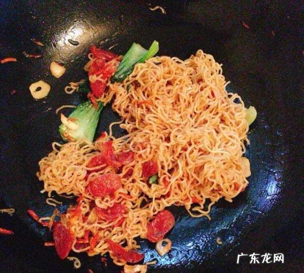 炒方便面怎么好吃,怎样蒸方便面好吃窍门