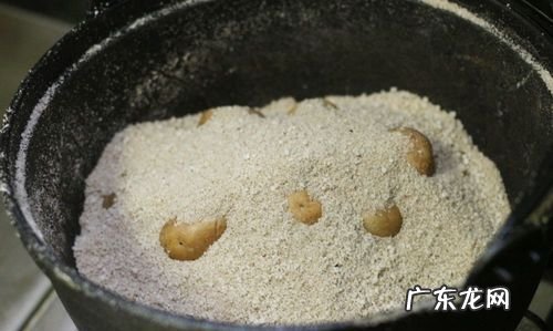 炒粗盐怎么炒,炒盐要炒几分钟热敷