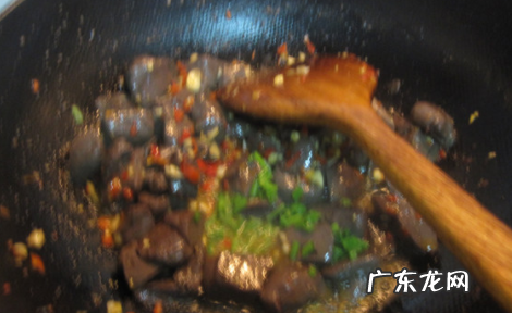 鸡血怎么炒家庭做法,白菜炒鸡血怎么做好吃