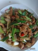 大蒜炒肉怎么炒,介绍青蒜炒肉的常见做法和做法
