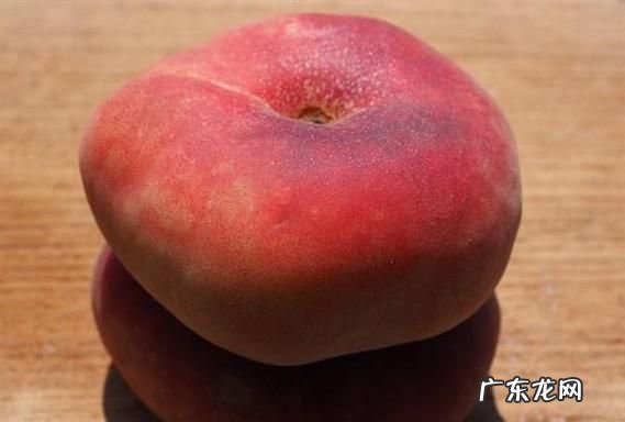 吃西瓜可以吃桃子,桃子和西瓜一起能吃