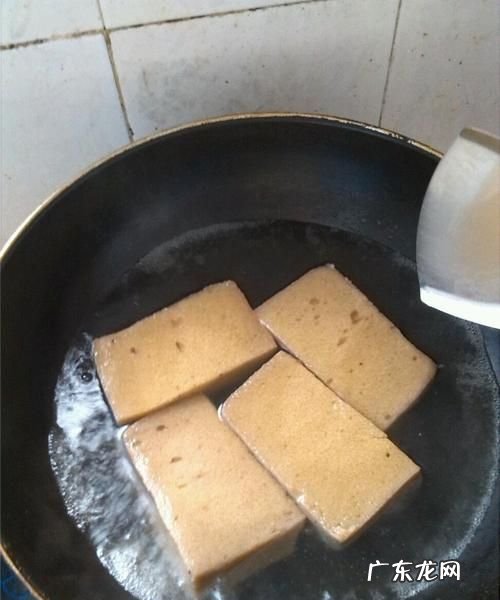 素鸡为什么要水里焯一下,素鸡凉拌要焯水