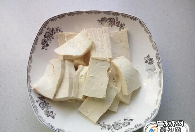 素鸡为什么要水里焯一下,素鸡凉拌要焯水