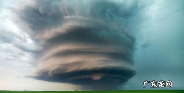 当龙卷风来临时我们应该怎么办,龙卷风来袭如何自救保命