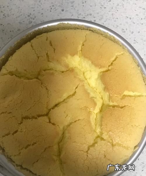戚风蛋糕膨胀太高开裂原因,戚风蛋糕开裂是是什么原因