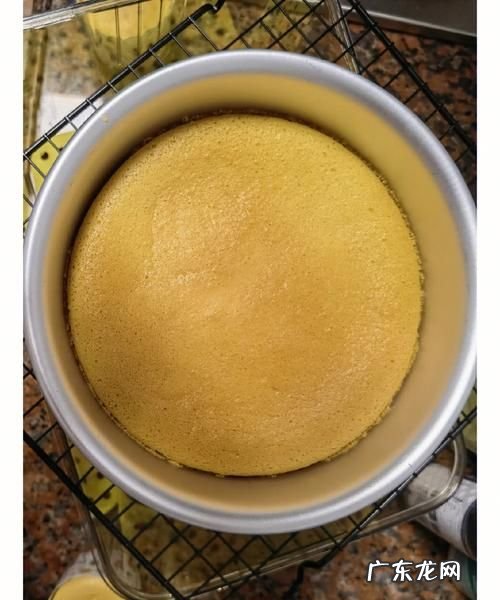 戚风蛋糕膨胀太高开裂原因,戚风蛋糕开裂是是什么原因