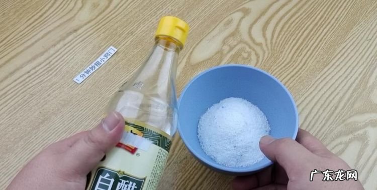 洗衣服加白醋的作用,洗衣服放醋有什么作用