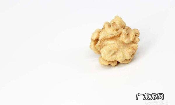 鲜核桃和干核桃区别,嫩核桃和老核桃哪个好