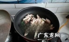 东北大叶芹怎么吃,大叶芹包饺子用焯水