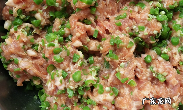 东北大叶芹怎么吃,大叶芹包饺子用焯水
