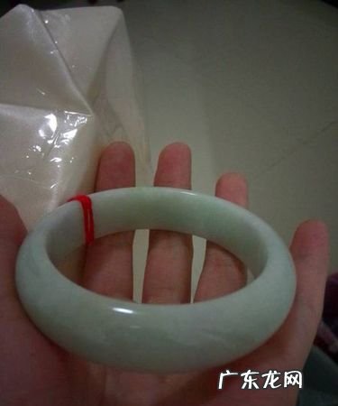 怎么样清洗手镯抛光粉,怎么清理翡翠的抛光粉