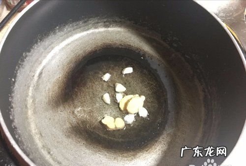 超市拌好的鸡丁怎么炒,爆鸡丁的做法家常菜