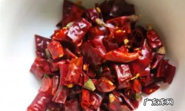 超市拌好的鸡丁怎么炒,爆鸡丁的做法家常菜