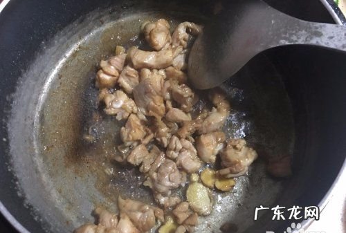 超市拌好的鸡丁怎么炒,爆鸡丁的做法家常菜