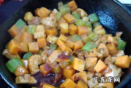 超市拌好的鸡丁怎么炒,爆鸡丁的做法家常菜