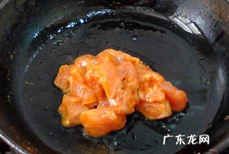超市拌好的鸡丁怎么炒,爆鸡丁的做法家常菜