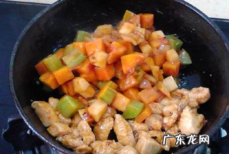超市拌好的鸡丁怎么炒,爆鸡丁的做法家常菜