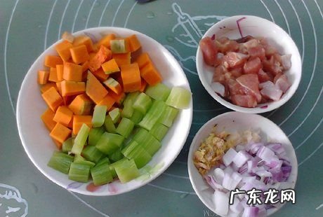 超市拌好的鸡丁怎么炒,爆鸡丁的做法家常菜