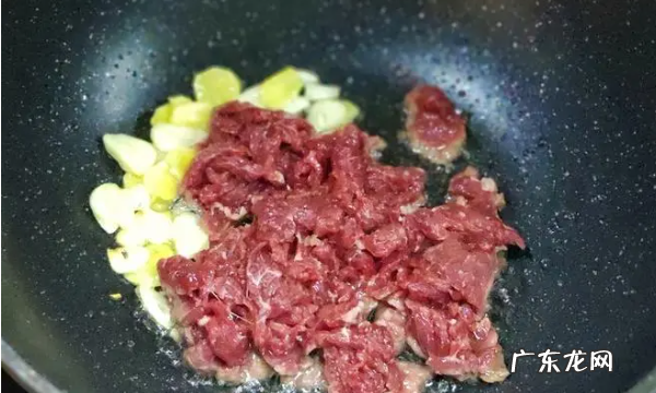 青椒牛肉怎么炒,青椒炒牛肉怎么做