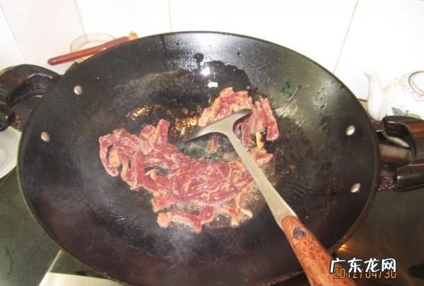 青椒牛肉怎么炒,青椒炒牛肉怎么做