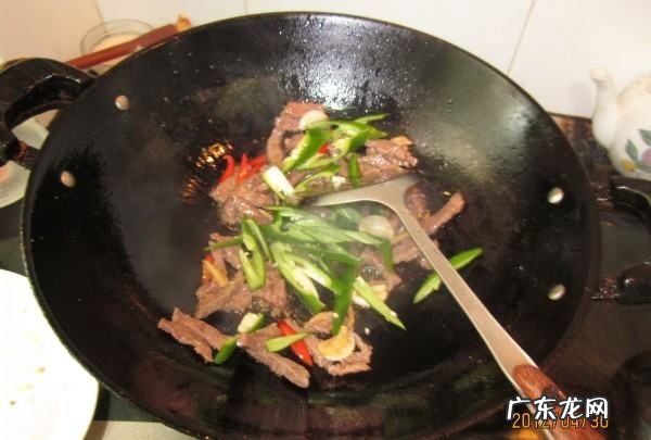 青椒牛肉怎么炒,青椒炒牛肉怎么做