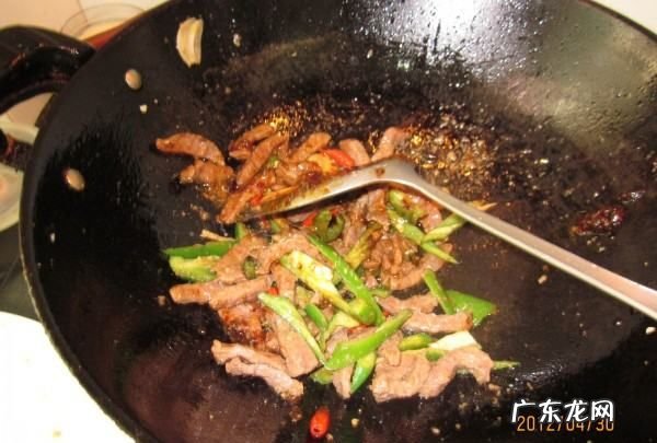 青椒牛肉怎么炒,青椒炒牛肉怎么做