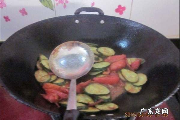 黄瓜西红柿怎么炒,黄瓜西红柿辣椒怎么做菜