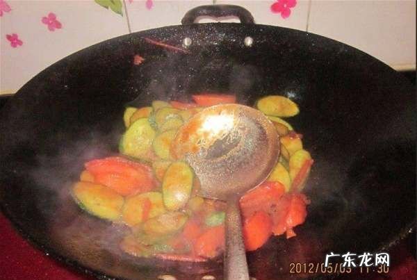黄瓜西红柿怎么炒,黄瓜西红柿辣椒怎么做菜