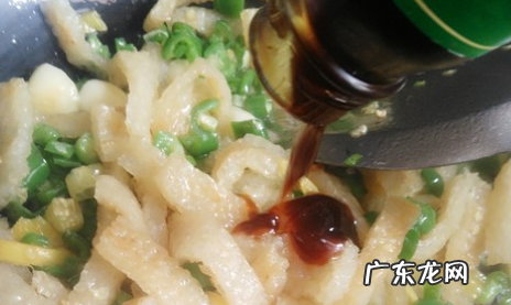 怎么炒牛皮不粘锅?,牛皮怎么炒 怎么炒牛皮