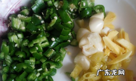 怎么炒牛皮不粘锅?,牛皮怎么炒 怎么炒牛皮