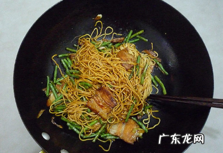怎么炒挂面不粘,怎么炒面才不粘锅的家常做法步骤